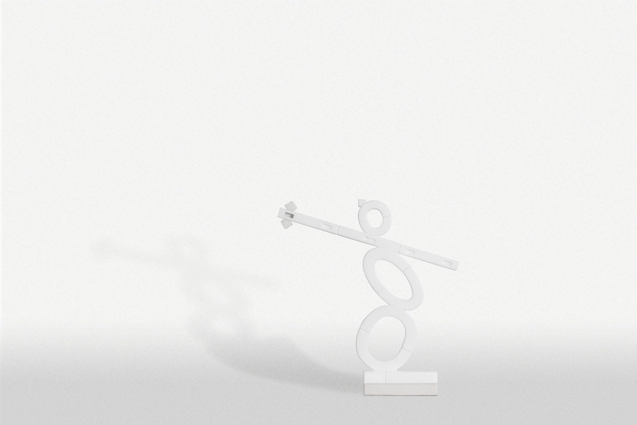 Versatile Plastic White Statue | Sandstone Plain Thin Stage & Crow
